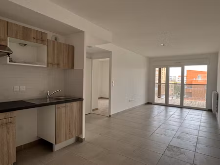 t2 neuf d'exception 5e étage double terrasse vue pyrén