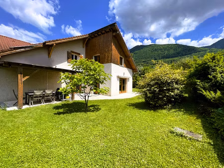maison individuelle + garage  sur terrain clos