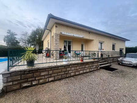 maison de plain-pied avec piscine sur plus de 4 000 m² de terrain arboré