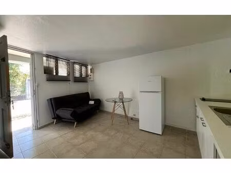 location appartement  26.8 m² t-2 à fort-de-france  600 €