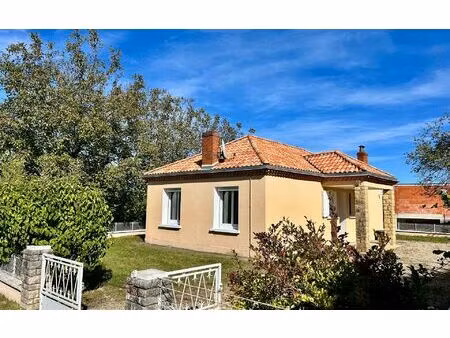 location maison  m² t-3 à manzac-sur-vern  750 €