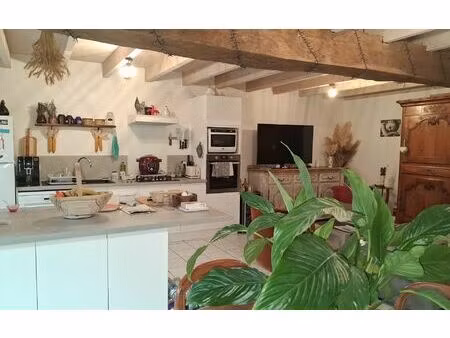 location maison  m² t-2 à saint-agnant  630 €