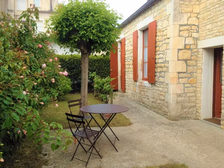 maison de charme avec jardin clos en plein centre de saint-t