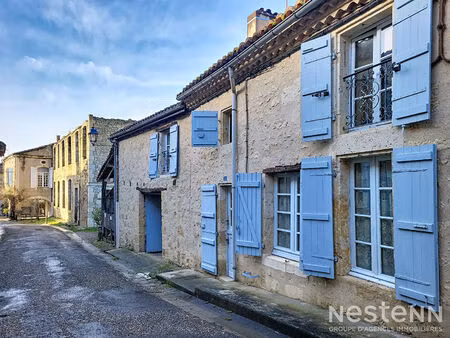 a vendre maison de village en pierre à rénover de 193 m² avec garages et terrasse