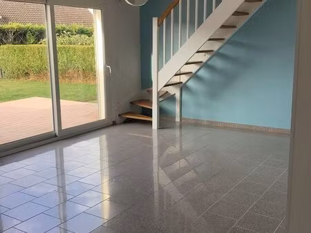 maison semi-mitoyenne avec jardin et piscine – proville secteur calme