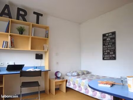 loue joli studio bron avec balcon