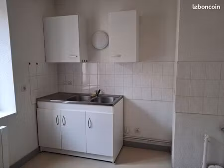 st germain laval à louer duplex 48 m2