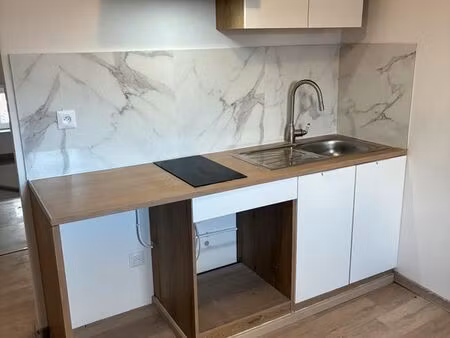 studio meublé rénové – centre-ville hautmont – parking gratuit – dispo mi-mars