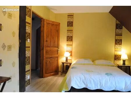 chambre meublée avec sanitaires