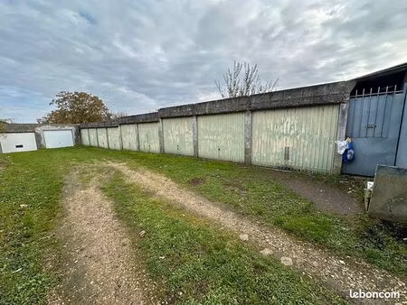 parking/box ris orangis