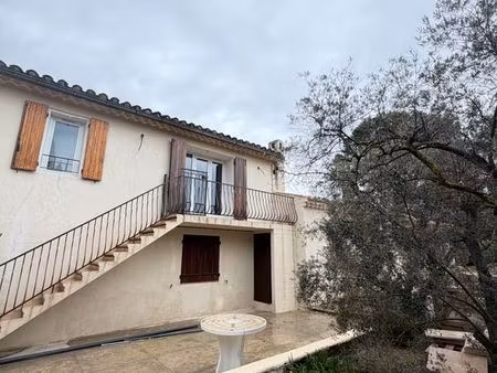 maison avec extérieur