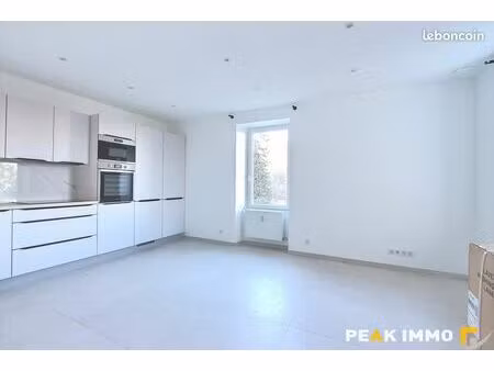 studio 1 pièce 27 m²