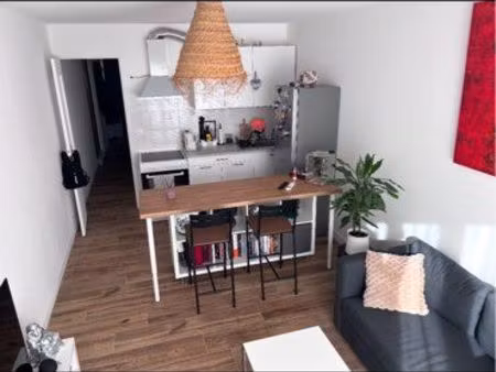 à louer à l'année : appartement t2 centre du lavandou