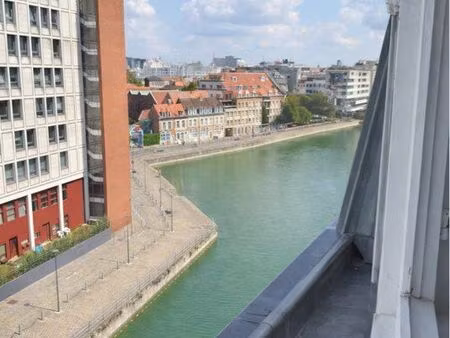 t2 meublé 49 m² – vue exceptionnelle citadelle / quai du wault – dernier étage