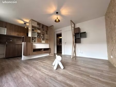 studio 1 pièce 28 m²