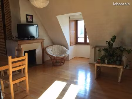 superbe f2 de caractère tours halles