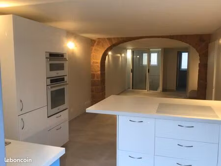 t2 + salle de jeux de 40 m2 centre bourg