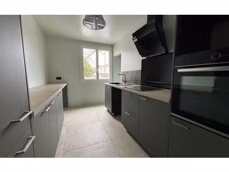 location appartement  m² t-5 à orléans  1 125 €