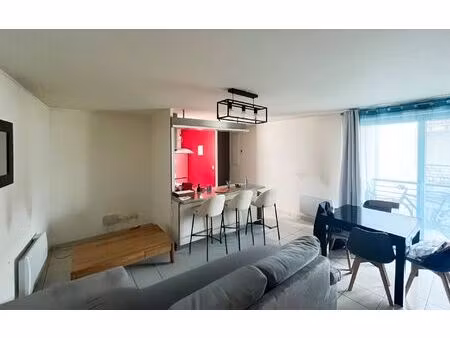 location appartement  61.6 m² t-3 à paris 19  1 817 €