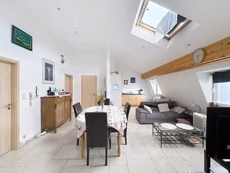 tiège : lumineux appartement 2 chambres