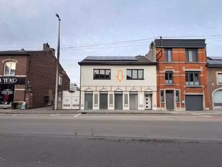agréable rez-de-chaussée commercial (+/-40m²) à visé