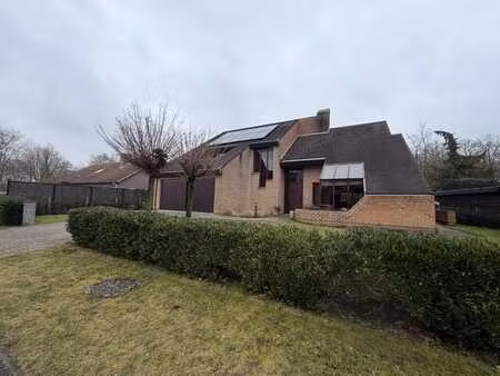 ruime villa in residentiële wijk te deinze