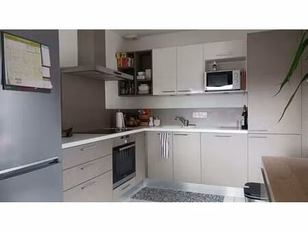 dans une résidence récente en plein centre-ville  joli t3 au dernier étage