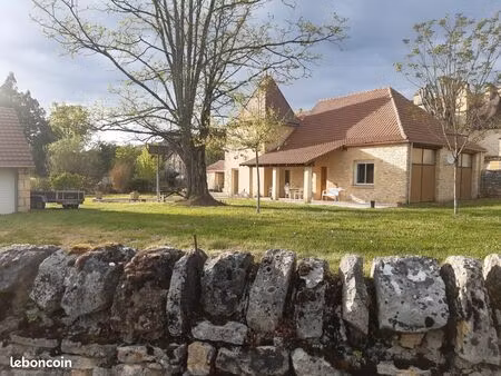 maison de caractère avec grandes dépendances