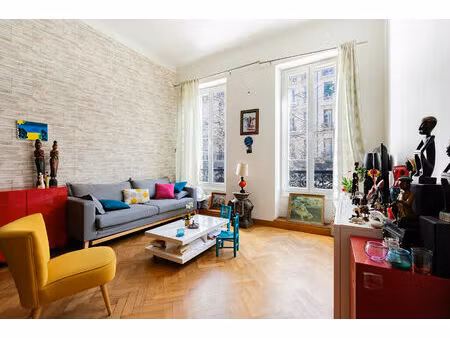 joli t3 dans un bel immeuble ancien avec ascenseur