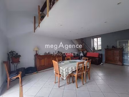 appartement en centre de village avec terrasse et balcon