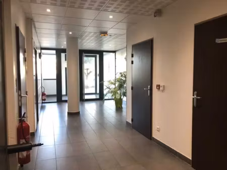 bureaux a louer aix la duranne - nombreux emplacements de parking