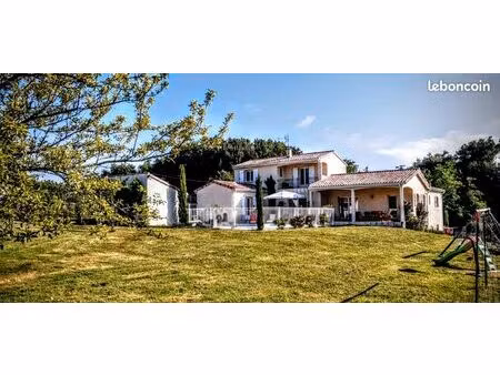 villa t6 de 200m² habitable (325m² plancher) d'architecte récente de 2007 parfaitement ent