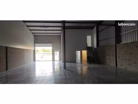 a la location entrepôt de 300m² avec bureaux  bâtiment neuf  hangar de stockage  agricole 
