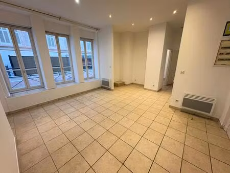 appartement type 2 cote cour republique