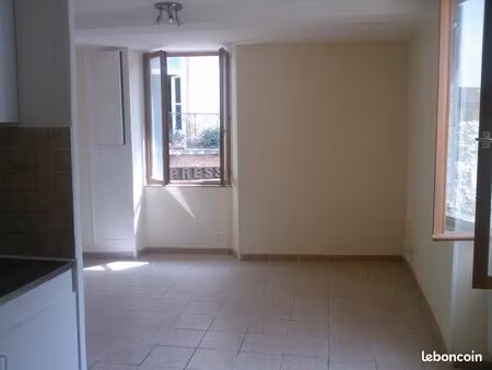 joli studio lumineux