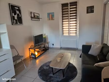 ? t2 meublé 36 m² – entrée indépendante – disponible immédiatement / emplacement de qualit