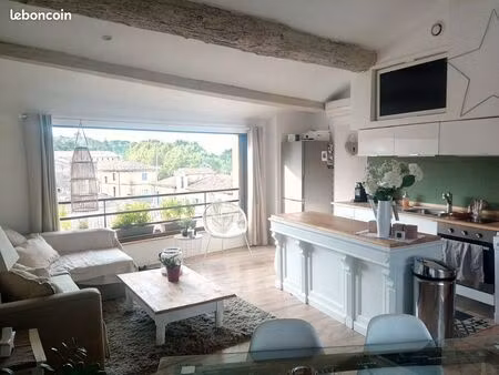 à louer - t2 meublé - 47m2 - centre historique - 3ème étage