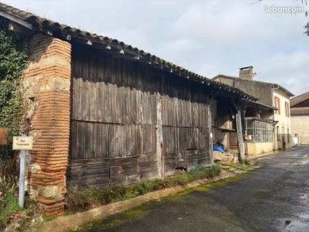 à vendre – maison avec hangar dans bourg calme
