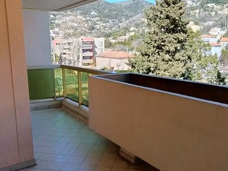 vence centre ville bel immeuble 2 pièces terrasse