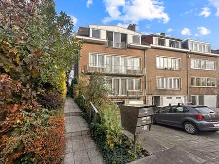 uccle – 2/3 ch ±102 m²  2 balcons  à rénover