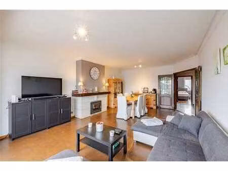 appartement bien situé (2 chambres) avec terrasse