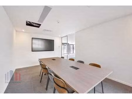 454 m² de bureaux prêts à l'emploi près de la r4