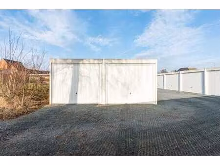 garage semi-ouvert au centre de lebbeke