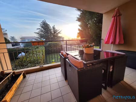 beau t4 avec terrases et box fermé