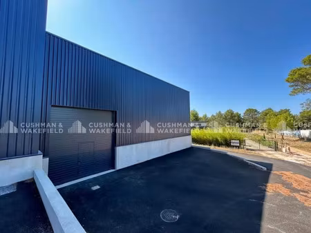 local d'activités 855 m² à louer signes (83)