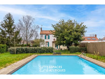 ensemble immobilier de caractère en plein centre bourg