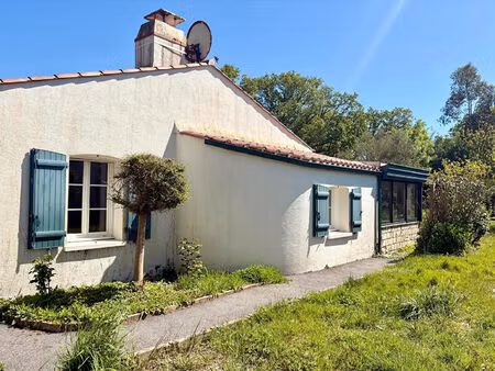 maison familiale avec 3 chambres possibles et grand terrain  l'aiguillon-sur-vie