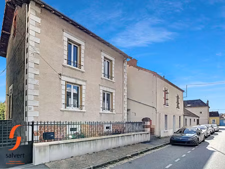 a vendre  maison 4 chambres.