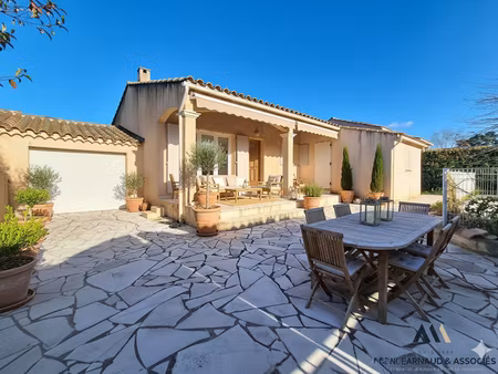 maison t5 de plain-pied avec piscine et garage située au plan de la mer à saint cyr sur me