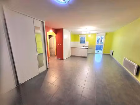 au cœur de morestel  appartement t3 de 61 24 m² au 1er ét. d'une petite résidence de 2008 